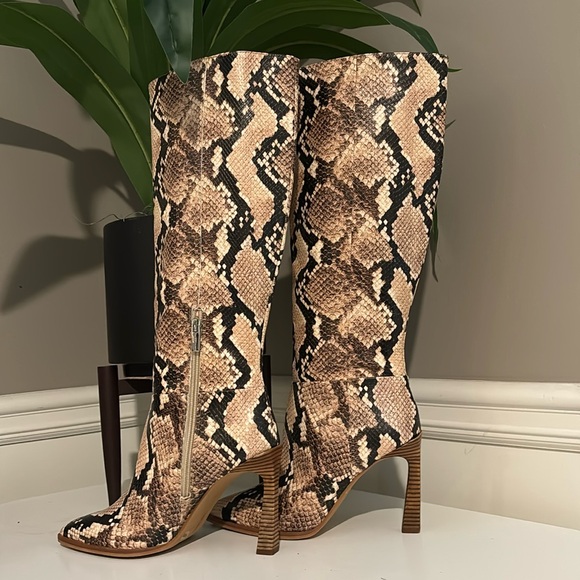 Vince Camuto Women's Pelsna Fashion Boot - Picture 8 of 15